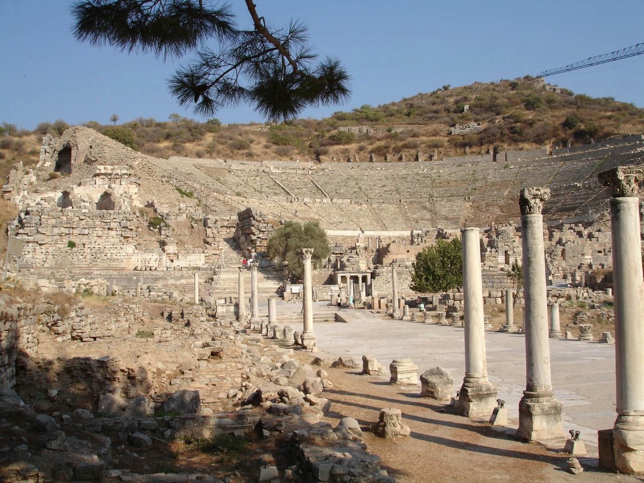 The Urban Landscape of the Early Christians: New Magnetometry and Georadar Surveys in the Harbor District of Roman Imperial Ephesos