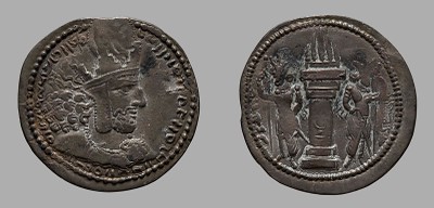 Silver, Diam. 2.45 cm; 3.5 g. Minted at Seleucia ad Tigrim, Found at Dura-Europos, ca. 241–256 CE. Yale University Art Gallery, Yale-French Excavations at Dura-Europos: 1938.6000.47. Photography © 2011 Yale University Art Gallery. 