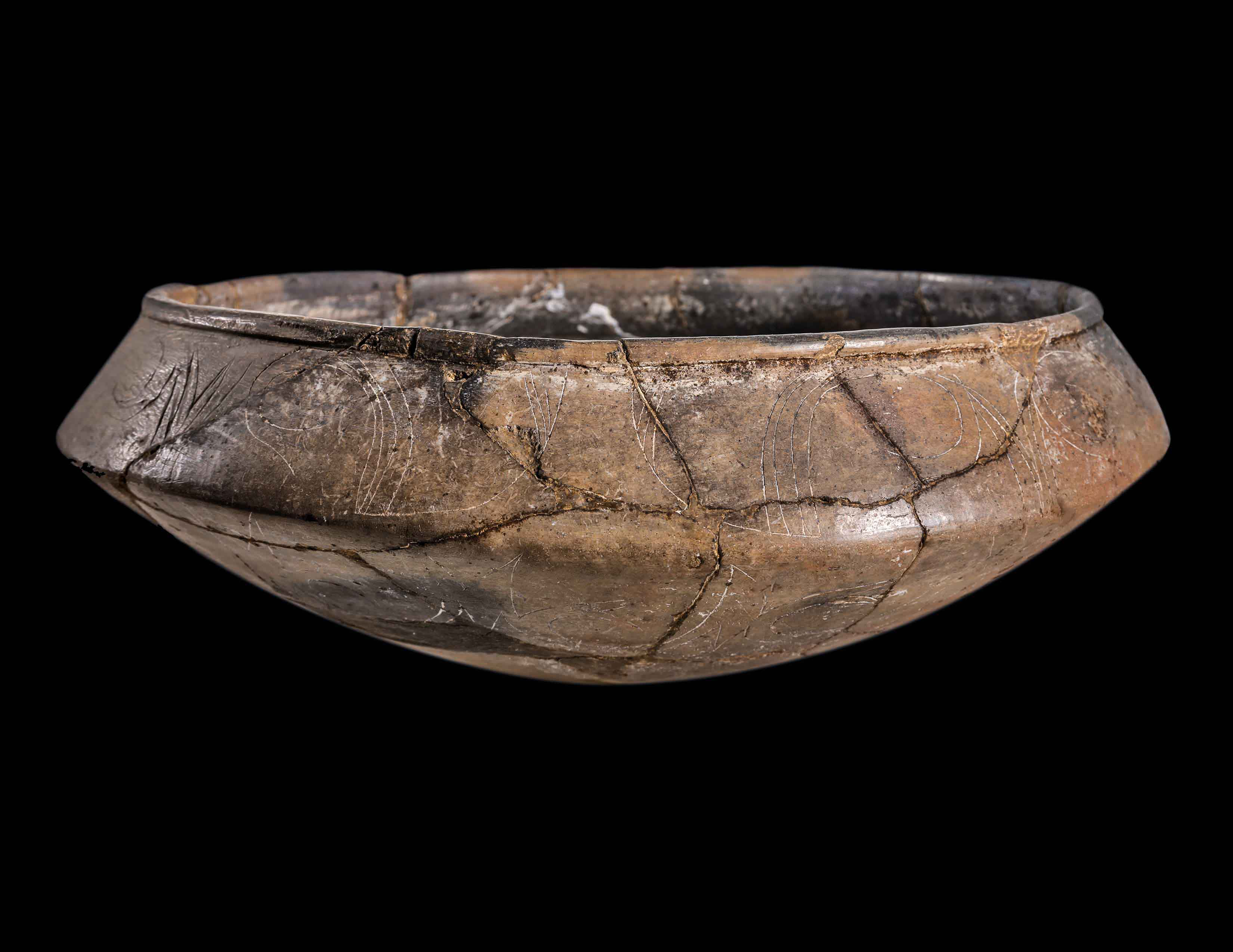 Carniated Bowl with Incised Decoration