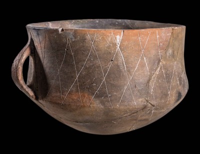 Carniated Bowl with One Handle and Incised Decoration