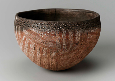 Convex Bowl with Incised Decoration