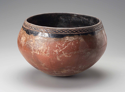 Black-topped Convex Bowl with Incised Rim