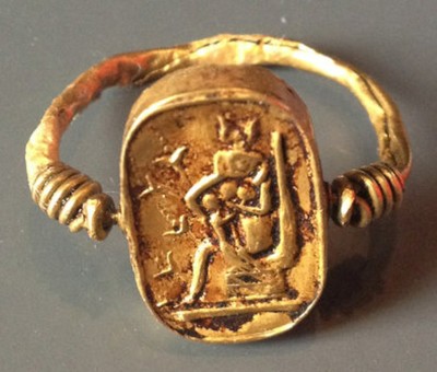 Finger Ring with the Goddess Isis and Her Child, the God Horus