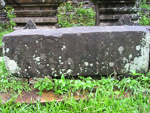 Photograph, with scale, of the upper part of the doorjamb bearing the inscription . Taken at Mỹ Sơn by Arlo Griffiths on .