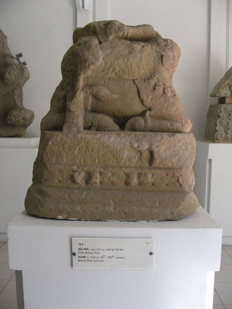 Photograph of the front of the sculptural stela whose back bears inscription . Taken in the Đà Nẵng Museum by Arlo Griffiths on .