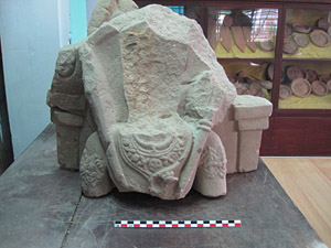 Photograph of the front of the sculptural stela whose back bears inscription . Taken in the exhibition room at the Trà Kiệu church by Arlo Griffiths on .