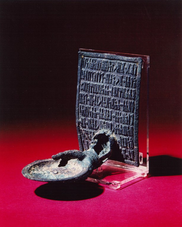 Bronze votive plaque from Timna with oil lamp held by a hand, dedicated by Hamati‘amm Dhirhan to ‘his god and lord, the master of Yaghil’, c.1st century BCE, 20 × 11.6 cm (AFSM).