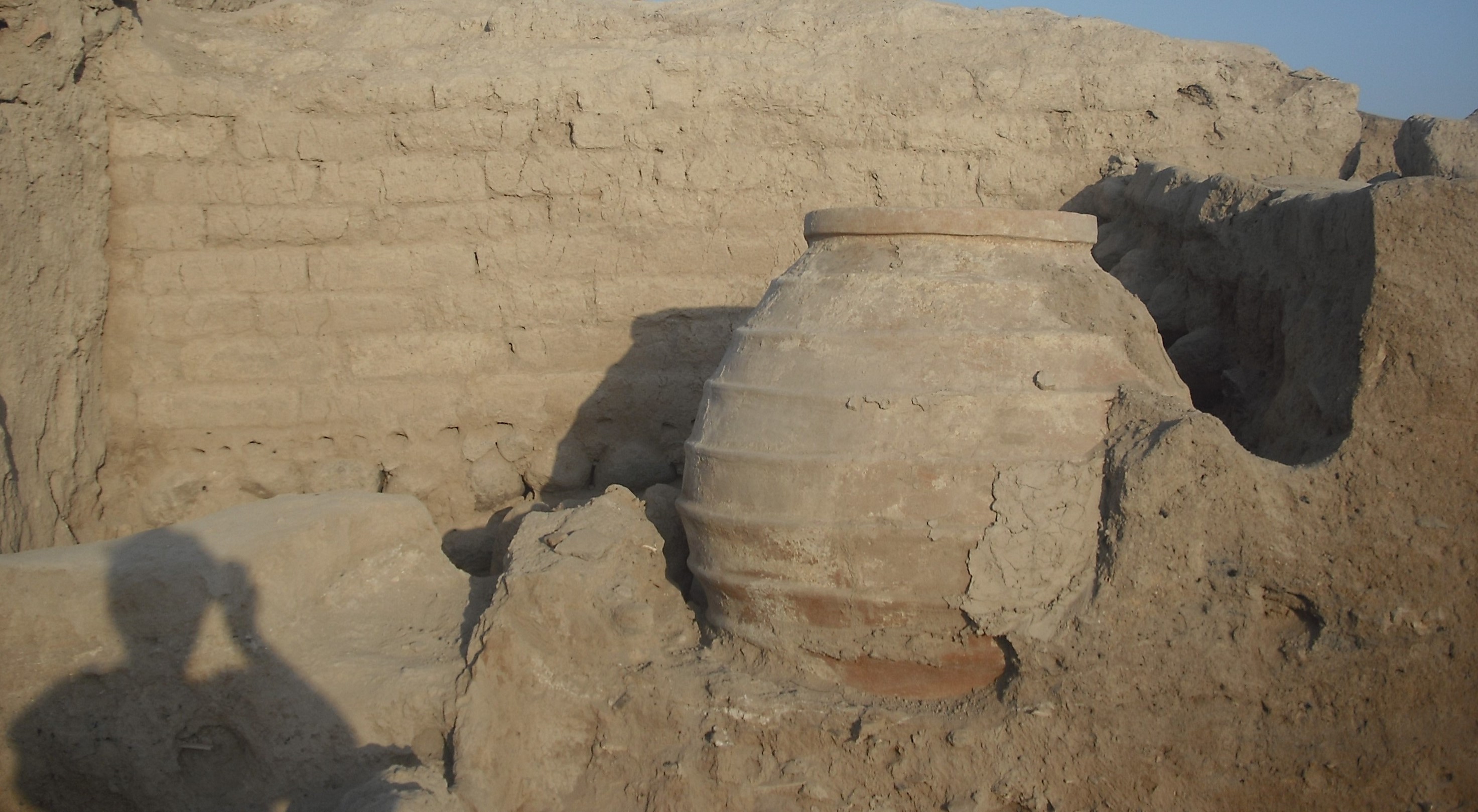 Western wall of the NW-Sanctuary and a pithos of Ar10