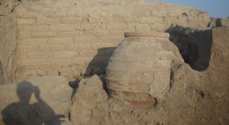 Western wall of the NW-Sanctuary and a pithos of Ar10